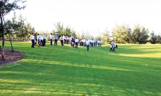 Tại FLC Quynhon Golf Links, các gôn thủ sẽ có những trải nghiệm tuyệt vời giữa biển trời mênh mông.