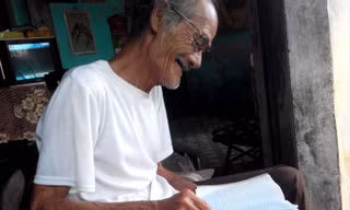 Nhà thơ Trần Vàng Sao. Ảnh: Minh Tự.