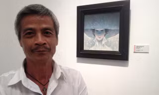 Họa sỹ bên bức “Chân dung vợ 2”.