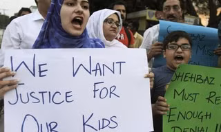 Người biểu tình tại Pakistan đòi "công lý cho trẻ em của chúng ta".