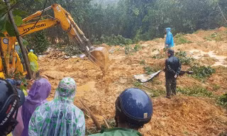 Hiện trường vụ sạt lở kinh hoàng khiến 5 người chết, 4 người nhập viện tại huyện Bắc Trà My, Quảng Nam.