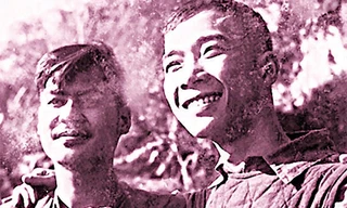 Nguyễn Đình Thi (trái) và Tố Hữu