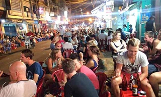 Nhộn nhịp phố Tây.