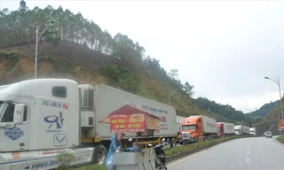 Cảnh tượng ùn ứ hàng nông sản ở Lạng Sơn vẫn là bài toán khó giải.