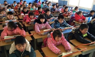 Phụ huynh choáng với sách giáo dục giới tính mới