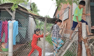 Con đường duy nhất của bà con ở tổ 4, ấp Hòn Chông đã bị ông Phó Bí thư xã rào kín