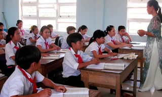 Một giờ lên lớp trong phòng học mới tại trường THCS Phan Châu Trinh. Ảnh: Nguyễn Trang