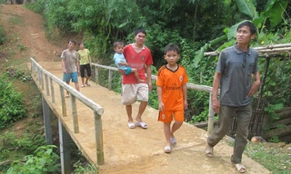 Tự nguyện góp tiền xây cầu cho bản