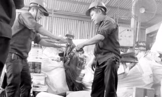 QLTT tiêu hủy nhiều mặt hàng quần áo, mỹ phẩm, thực phẩm chức năng giả, nhái trị giá hơn 11 tỷ đồng.