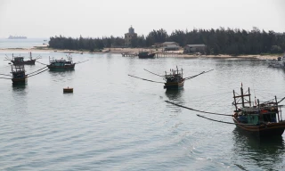 Tàu cá của ngư dân Quảng Trị vươn khơi đánh bắt hải sản. Ảnh: Dân Trí.