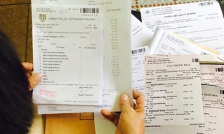 Một bệnh nhân kêu trời vì không có bệnh nhưng vẫn được bác sĩ kê toa 6 loại thuốc có giá gần 700 nghìn đồng. Ảnh: N.D