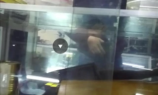 Các loại linh kiện súng, đạn tại chợ Trời. Ảnh: Minh Đức.