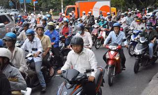 Thu phí sử dụng đường bộ với xe máy sẽ đem về cho TPHCM 300 tỷ đồng/năm. Ảnh: H.T