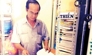Ông Nguyễn Ngọc Cần, chủ thư viện sách miễn phí.