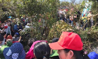 Tắc đường và chen lấn lên chùa Đồng Yên Tử chiều 4/3. Ảnh: Nguyên Khánh.