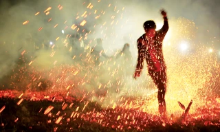 Chân trần nhảy lửa với người Dao