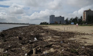 'Bãi biển đẹp nhất Việt Nam' ngập rác