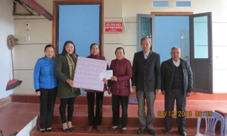 Trao quà cho gia đình cựu TNXP Đào Thị Nguyệt