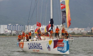 Thuyền Đà Nẵng – Việt Nam cập cảng quê nhà.