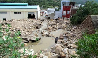 Chống thấm cho tuyến kênh vừa vỡ ở Nha Trang