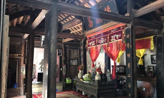 Bên trong một ngôi nhà cổ ở Đường Lâm. Ảnh: Cao Lâm.