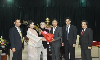 Theo ông Mai Đăng Hiếu, 100 cây hoa anh đào Yoko vừa được trồng trong công viên châu Á là do đại diện chủ đầu tư công viên này đề nghị Sở Ngoại vụ làm cầu nối với phía Hiệp hội Hoa anh đào Nhật Bản để được tặng cây. Ảnh: Dân Trí