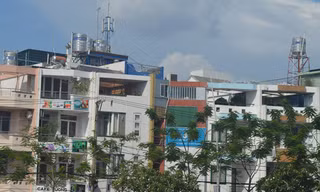 “Bom nước” treo trên đầu người dân