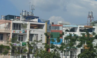 “Bom nước” treo trên đầu người dân