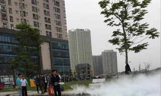 Lo ngại về an toàn PCCC, lực lượng chức năng và ban quản lý nhiều chung cư ở Hà Nội diễn tập PCCC cho cư dân ngày 26/3.