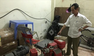 Hệ thống máy bơm PCCC tòa nhà N6C, khu chung cư tái định cư Trung Hòa Nhân Chính đã hư hỏng nhiều năm nay. Ảnh: Trường Phong.