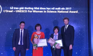 Các nhà khoa học nữ tại lễ trao giải.