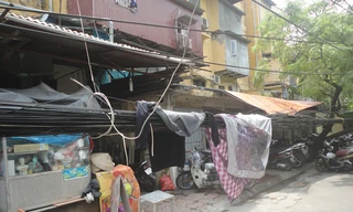 'Rác trời' sát nhà dân