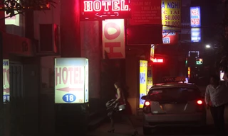 'Vòi bạch tuộc' tại các phố nhà nghỉ: Làm rõ trách nhiệm của địa phương