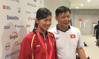 Kình ngư Ánh Viên và HLV Đặng Anh Tuấn tại SEA Games 2015. Ảnh: H.Nguyên