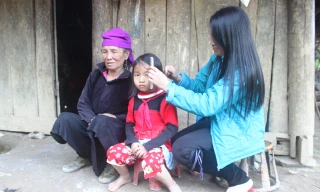 Dù cuộc sống vất vả, nhưng M. hạnh phúc khi được sống cùng mẹ và con gái của mình.