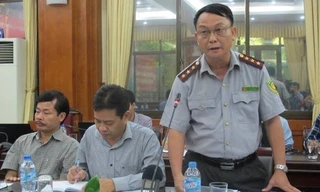 Ông Phạm Tiến Dũng, (đứng), Trưởng phòng thanh tra chuyên ngành, Thanh tra Bộ NNPTNT