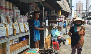 Hóa chất, phụ gia thực phẩm bày bán công khai tại chợ Kim Biên.