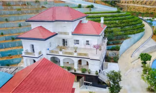 Biệt phủ của giám đốc Sở Tài nguyên & Môi trường tỉnh Yên Bái. Ảnh: PV.