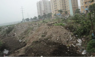 Đổ phế thải tại khu đô thị đẹp