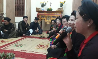 Một canh hát lề lối trong nhà chứa quan họ