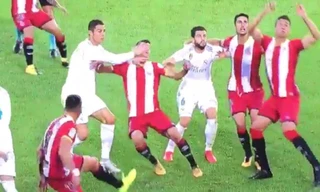 C.Ronaldo có hành vi xấu chơi với cầu thủ của Girona.