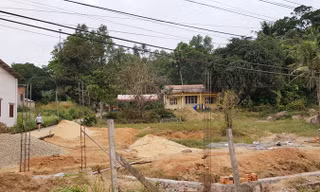 Khu đất phía sau nhà chùa đã bị “tùng xẻo” cấp cho cá nhân.