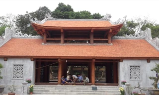 Tam quan chùa Bổ Đà đang xây dựng chưa đúng với hồ sơ được phê duyệt. Ảnh:Minh Khang.