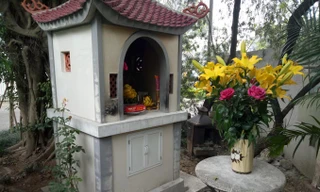 Ngôi miếu thờ 6 y bác sĩ hi sinh trong đại dịch SARS. Ảnh: Đinh Tuấn.