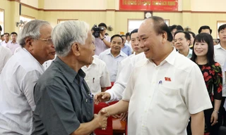 Thủ tướng Nguyễn Xuân Phúc và đoàn đại biểu Quốc hội TP Hải Phòng tiếp xúc cử tri tại huyện Tiên Lãng. Ảnh:TTXVN.