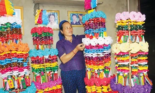 Bà Nơm làm cây hoa giấy