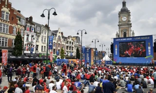 Khu fanzone ở Lens