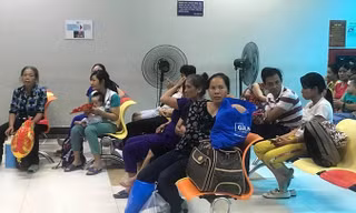 Các bệnh viện tăng cường lắp đặt thêm quạt, điều hòa cho các khu vực tập trung đông người.