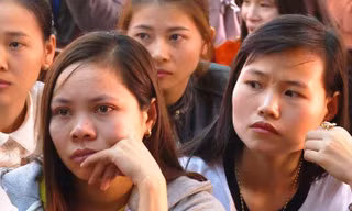 Hàng trăm giáo viên Krông Pắc lo buồn trước nguy cơ mất việc. Ảnh Vũ Long