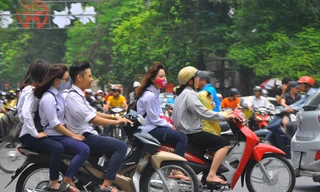 CSGT không được phép dừng xe chỉ để phạt lỗi không chính chủ. Ảnh: Nguyễn Hoàn